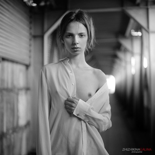 very serious:©Galina Zhizhikinabest of erotic photography:www.radical-lingrie.com