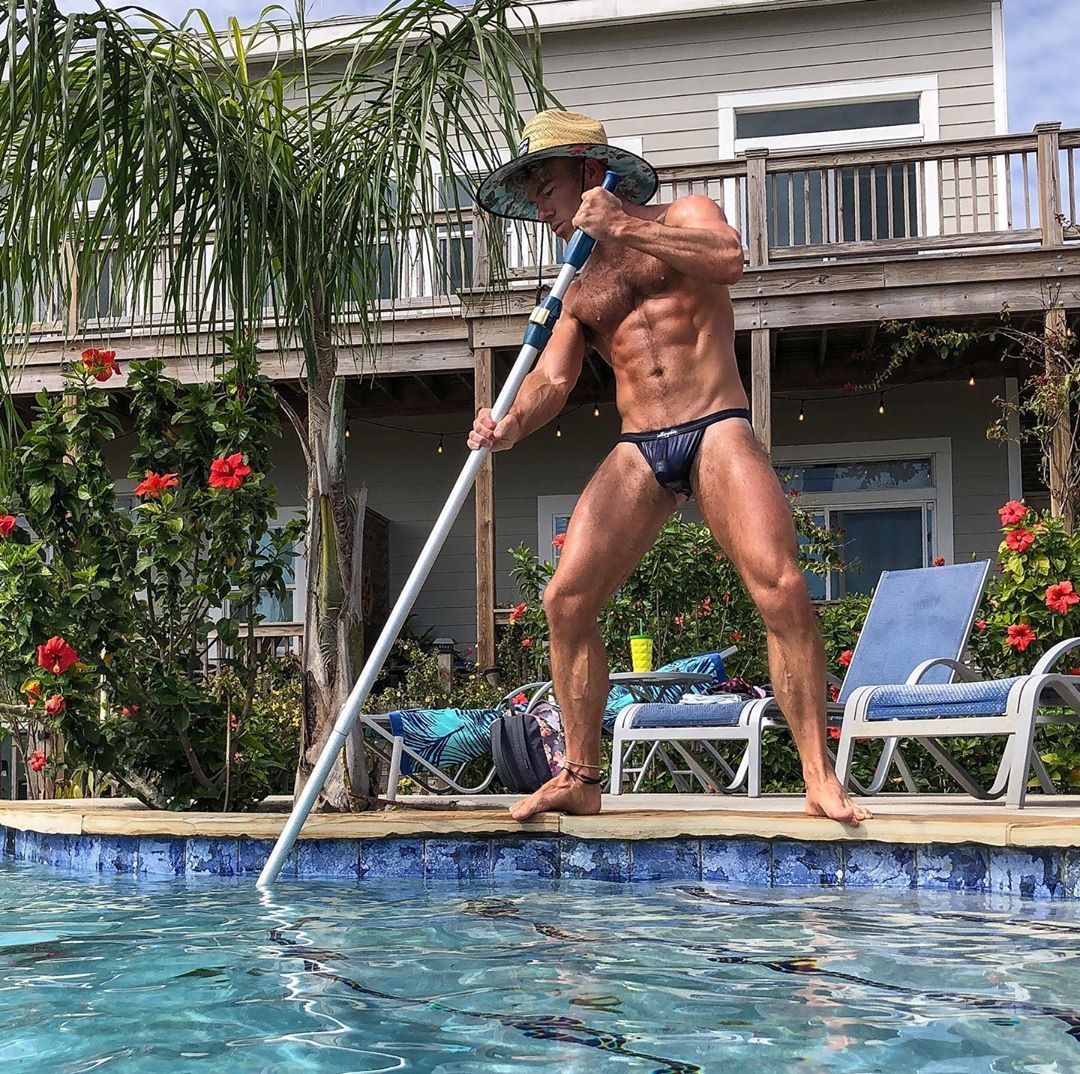 Will clean pool for tanning time 💪🏻 #pool #poolcleaner #poolboy #modusvivendi #swimwear #mensswimwear #speedos #speedo #maleswimwear #malebody #fitness #strength #gains #galveston #springbreak #tan #tanning #tanlines (at Galveston,...