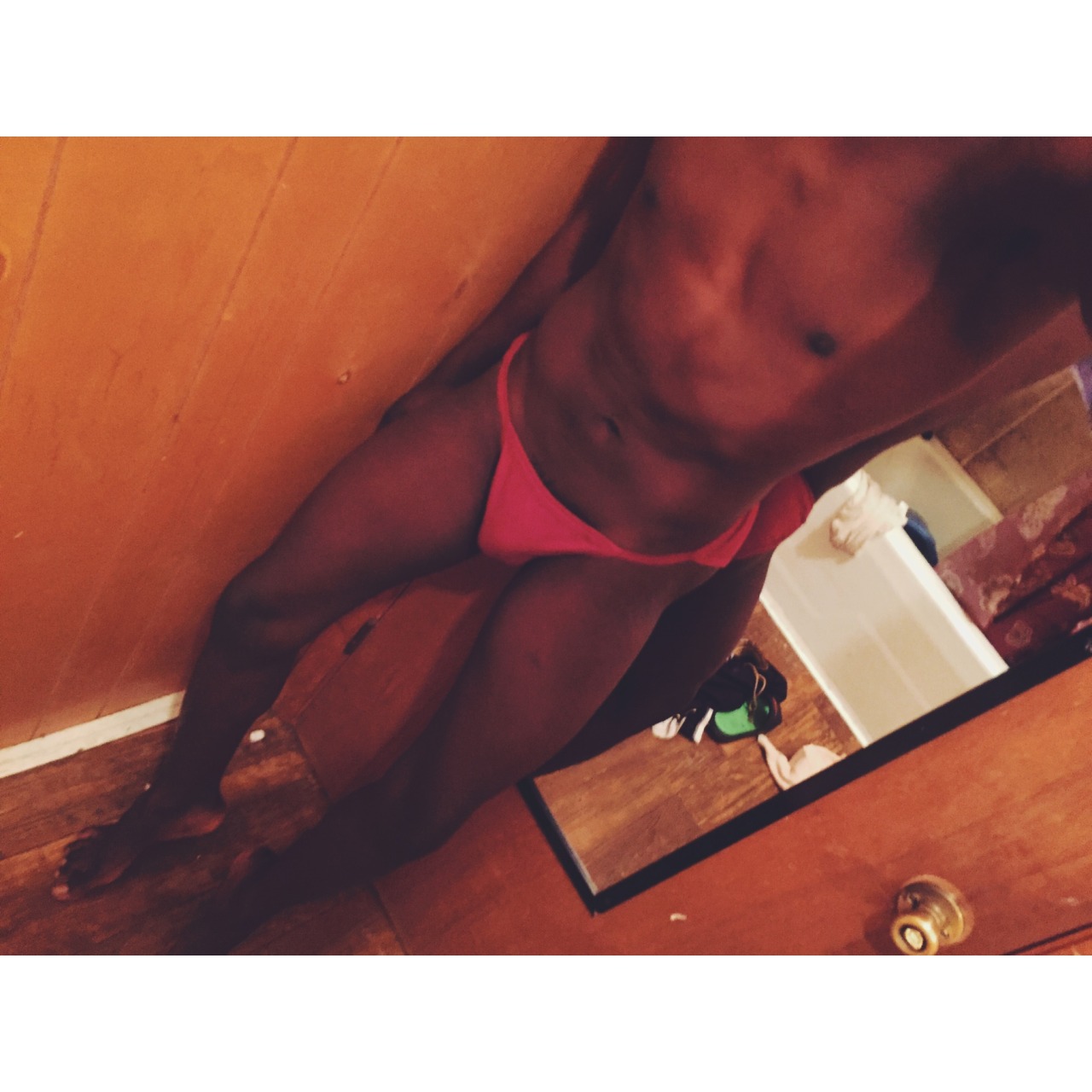 ckallmehdhakidd:  PRE - WORKOUT 😬 I’ve been slackin