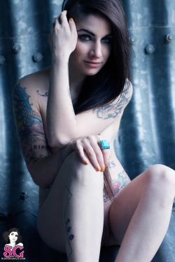 suicide&ndash;love:  SheenaRose.