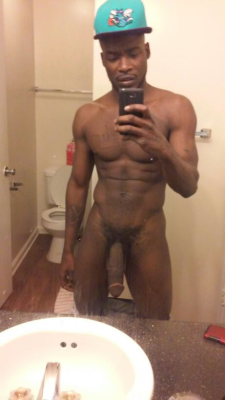 blkthickcakes:  missmodel2you:  Who don’t love a thug with a big dick   This look like trade that use to get up in my guts  Yes mm o do