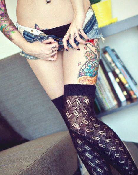 thirteenfucks:  her tattoo’s are so vibrant <33