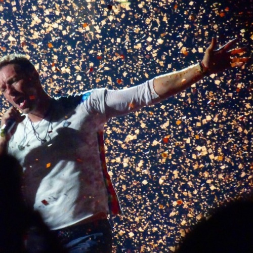 So much confetti at the Coldplay show tonight!