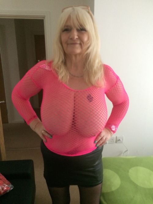 monsterboobs:  #sexymilfmazza