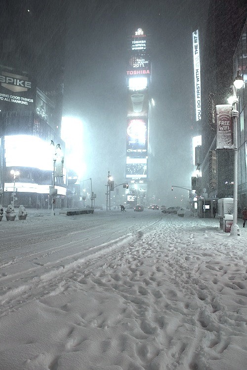 tessen:  battlesuit:  blua:  Times Square in the winter  what the hell this answers so many questions for me. I have never seen snow, and I can’t even begin to imagine what winter is like with snow. I wonder how big cities continue on. Is it just every