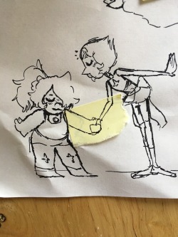 redrrrre:I was in a Pearlmethyst mood so i uhhhh made a drawing except Amethyst’s arm is too short but I ran out of sticky notes