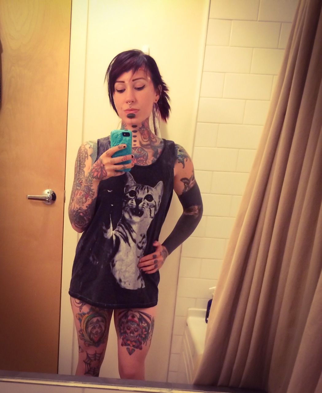 sobeline:  Can it be 6am now so I can go to the gym?  perfect tattoo girl!! &lt;3