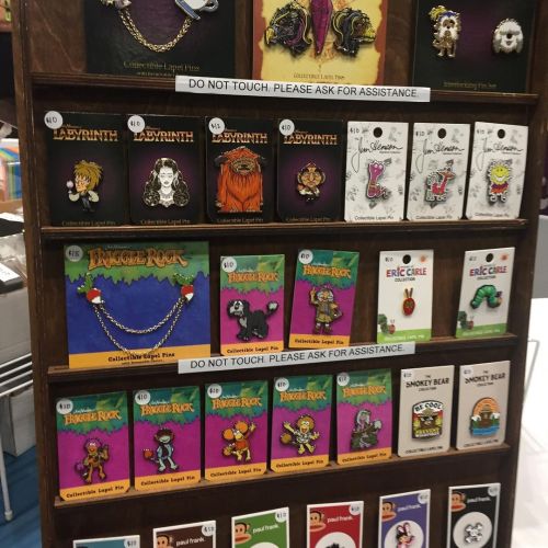 These Henson-inspired pins look pretty. #nycc21 (at New York Comic Con) https://www.instagram.com/p/