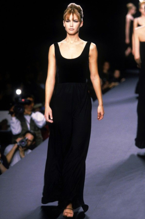 CAROLINA HERRERA Fall/Winter 1997/98. New York.model: Valeria Mazza