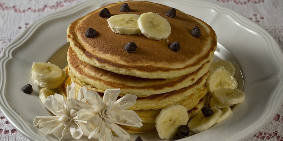 Healthy Pancakes that taste Amazing! http://nutritionbeast.com/2016/09/bobs-red-mill-high-protein-chocolate-and-banana-pancakes/