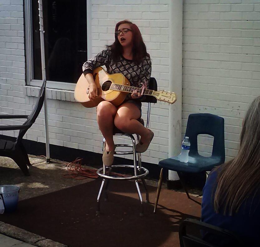 bombdiggadomdom:  I played a random show today and everyone there was awesome. Just