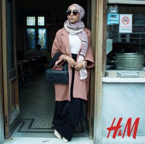 freshbintofbelair: H&amp;M features a hijabi woman for their new collection!!