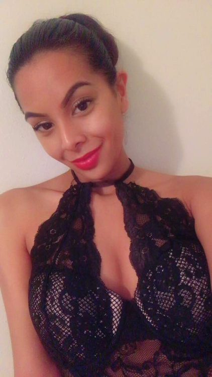 nakedangel13:  theonesyoulustover:  I don’t have the words to describe how amazingly sexy @play-dirty is. A picture is worth a thousand words, so here ya go!    Ladies hit the submit button, and submit your pics today! Also kik me your submissions at