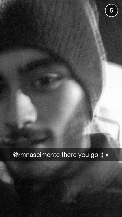 malikificent:  zainiful:  snogsniall:  Zayn on snapchat today  WHATS HIS SNAPCHAT  WHATS HIS SNAPCHAT?! 