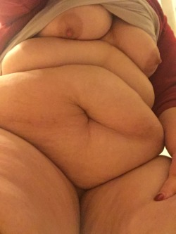 ssbbwhairycunt:  Taken before work ;) reblog and spread the love!