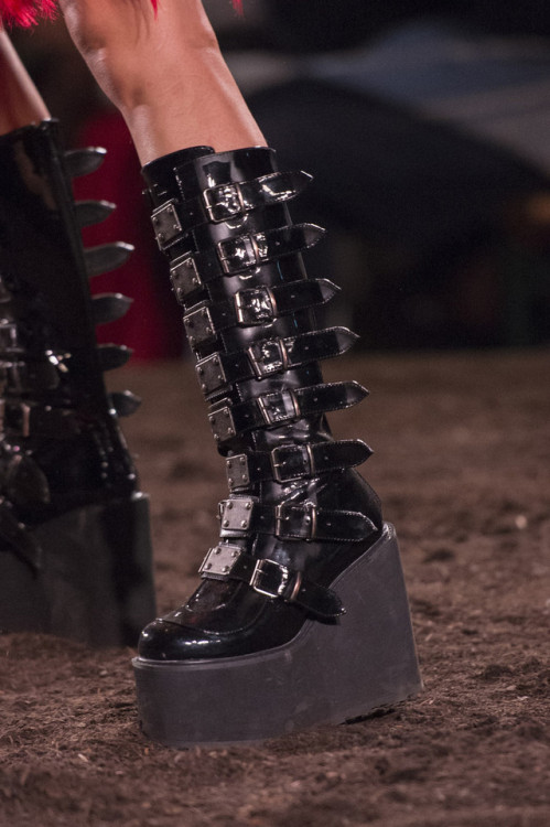 louisvuitttonn:Gareth Pugh RTW Spring ‘19