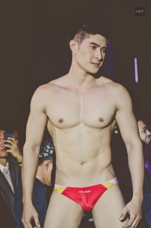 asianhunk-pecs-nips-asses:  Serve you fat and juicy nipples!
