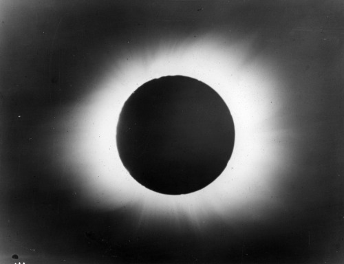 retrofutureground:  Yerkes Observations, 1918 Solar Eclipse Expedition (part II) 1. Prominences arou