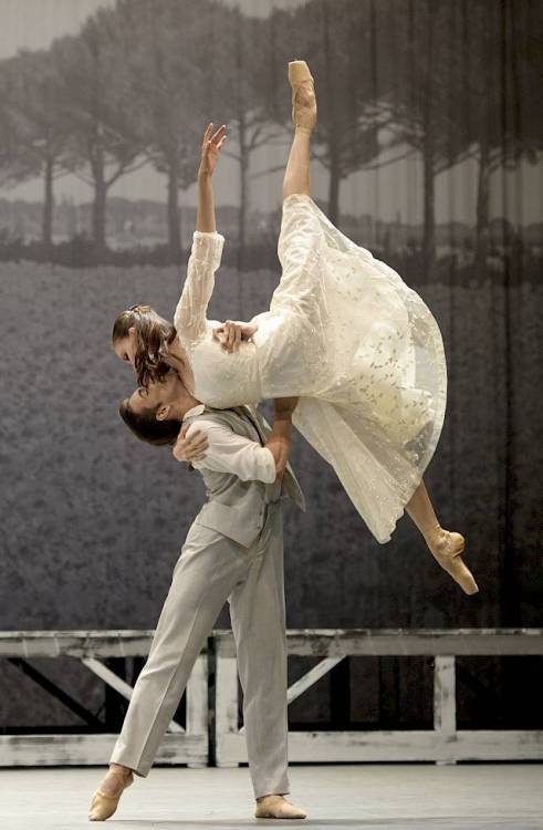 tutu-fangirl:Viktorina Kapitonova and Denis Vieira, Anna Karenina - Ballett Zürich© Mo