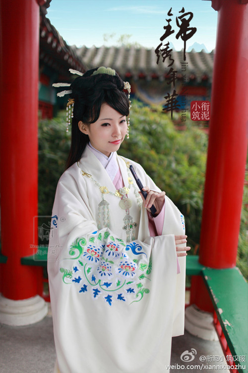 mingsonjia:  Hanfu tailor: xiannixiaozhu Ming style Beizi (Pifeng) and Doupeng (similar to a cape) 