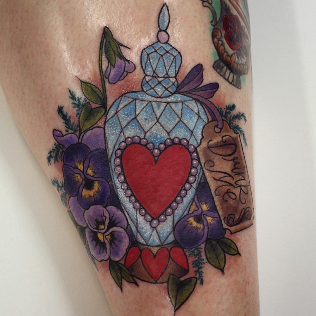 georginatattoo:  Alice In Wonderland themed bottle I did last week, was lovely to