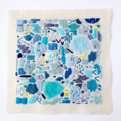 fibrearts: Elizabeth Pawle’s scattering embroideries remind me of doodles made with thread.