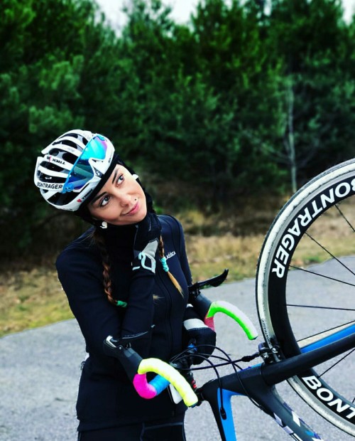 laclassicacyclingwear:Enjoy the everyday rides is one of our goals. Do as Malena Nowotarska and feed