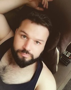 bear-hairy:  Déjanos tu comentario 🐻 . Rebloguea y comparte el contenido si te gustan las fotos. #Bear_Hairy