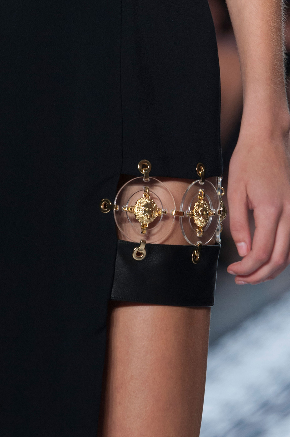 velvetrunway:  Versus S/S 2015 Posted by arcaneist 