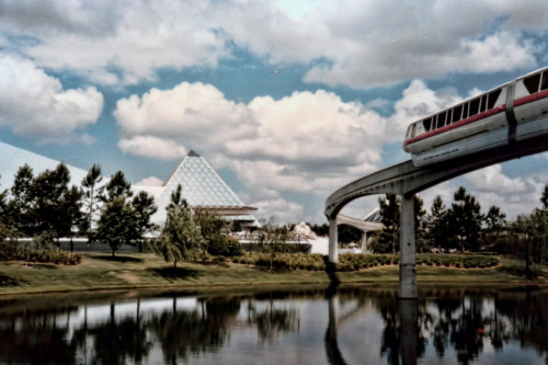 retroscopedisney:  Epcot monorail, 1986.