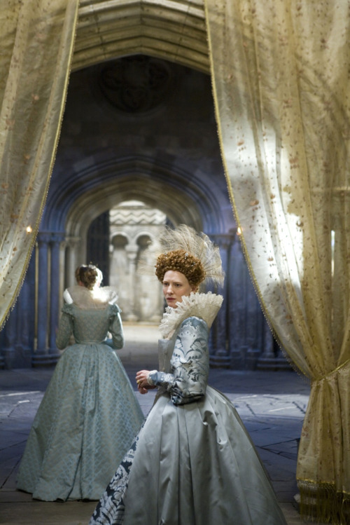 Cate Blanchett as Elizabeth I in The Golden Age (2008).