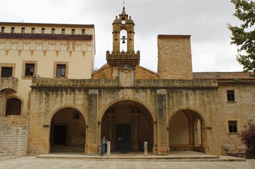 1 y 2- Él, en el Monasterio de la Virgen de la Salud. Traiguera.3- De camino a Catí, momento para re