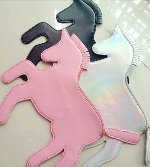 youthgreed:  GET THESE DOPE UNICORN CLUTCH BAGS HERE!! PINK   |  BLACK  |   HOLOGRAPHIC  