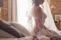 chillypepperhothothot:  Le boudoir de la mariée / Bridal boudoir by Sandrine Escamilla on Flickr.  (via Tumbling)