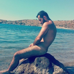 stratisxx:Nudist in mykonos gay cruising area