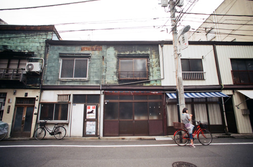 Tokyo 2016 / Canon AV-1 / Canon 17mm/f4 / Fujifilm c100