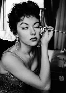 vintagegal:  Rita Moreno photographed by