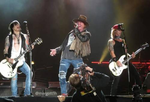 alexandralove29:  Guns n’ Roses//Buenos Aires  04.11.16 (Photos by Margott Hinostroza)