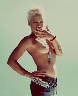 nakedcelebrity:  P!nk