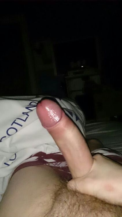 realscottishmeat:  Sexy Ronan has a bigger dick than his big brother Willis who was previously posted.