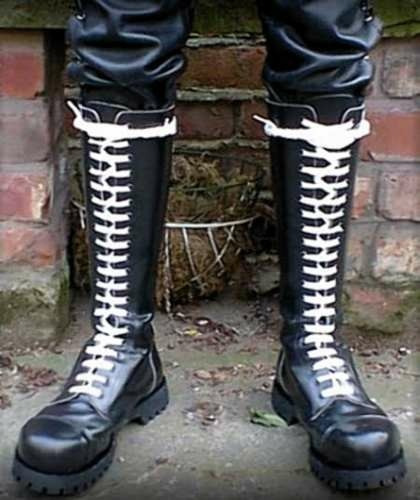bootslaveboyusa:  Lick 