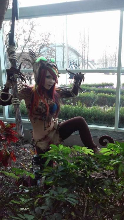 league-of-legends-sexy-girls:Fiddlestick Cosplay