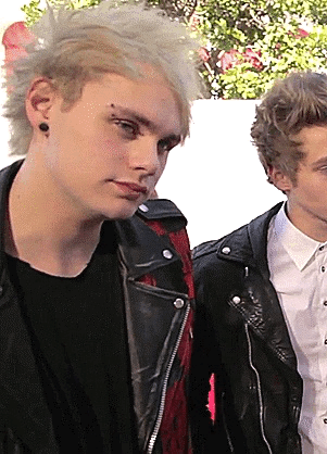 5secondsof-not-a-boyband:*sound of ovaries exploding*