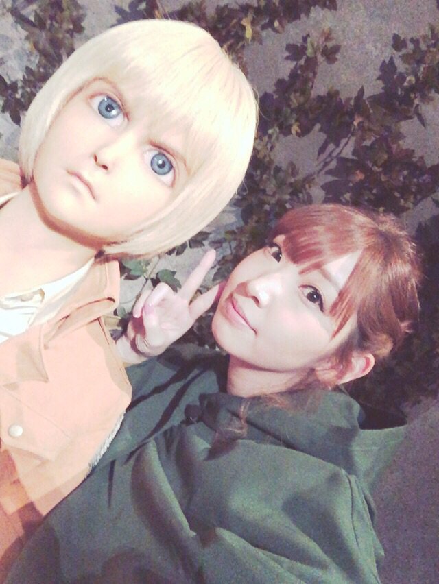 fuku-shuu:   Inoue Marina (Armin) shares a photo of her and Universal Studios Japan