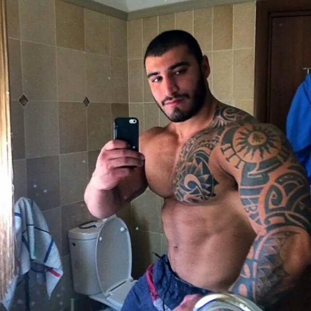 keepemgrowin:  Hot tats, even hotter muscle.mikebigbear:  Hot