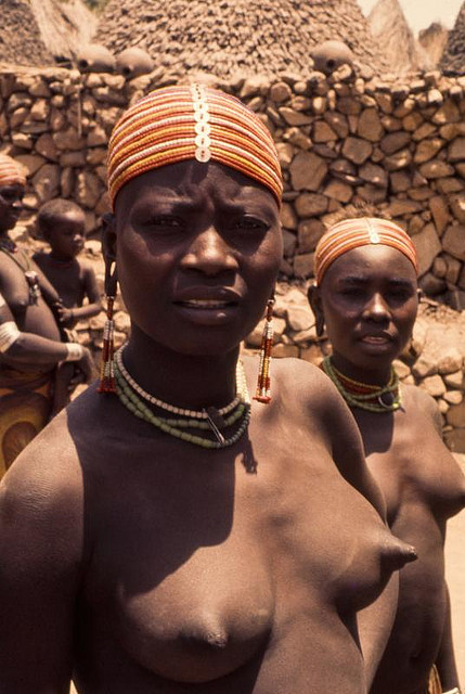 XXX Cameroonian Podokwo girls, by Georges photo