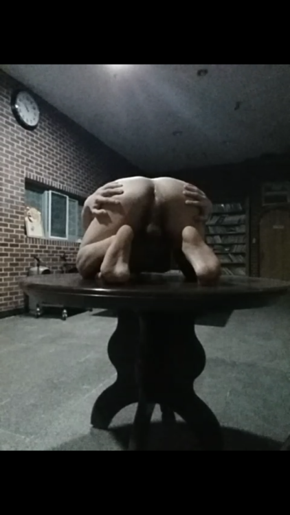 dirtyoutsidedick: 내 얼굴 궁금해요?^_^ 맨날 같은 자세네.. 무슨 자세 해볼까요?