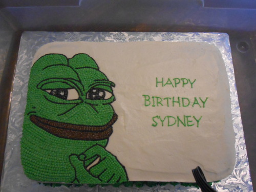 spicy-spicer: this is the birthday cake my grandma made, she painstakingly recreated pepe’s im