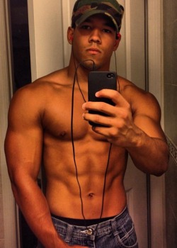 Morenoxlife:  Betomartinez:  This Is 22 Y/O Richie From Staten Island Ny.  He Says