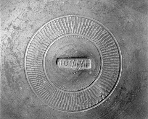 Terra nigra plate (Hofheim type 99), bearing the stamp Vocara f(ecit), &ldquo;Vocara made (it)&rdquo